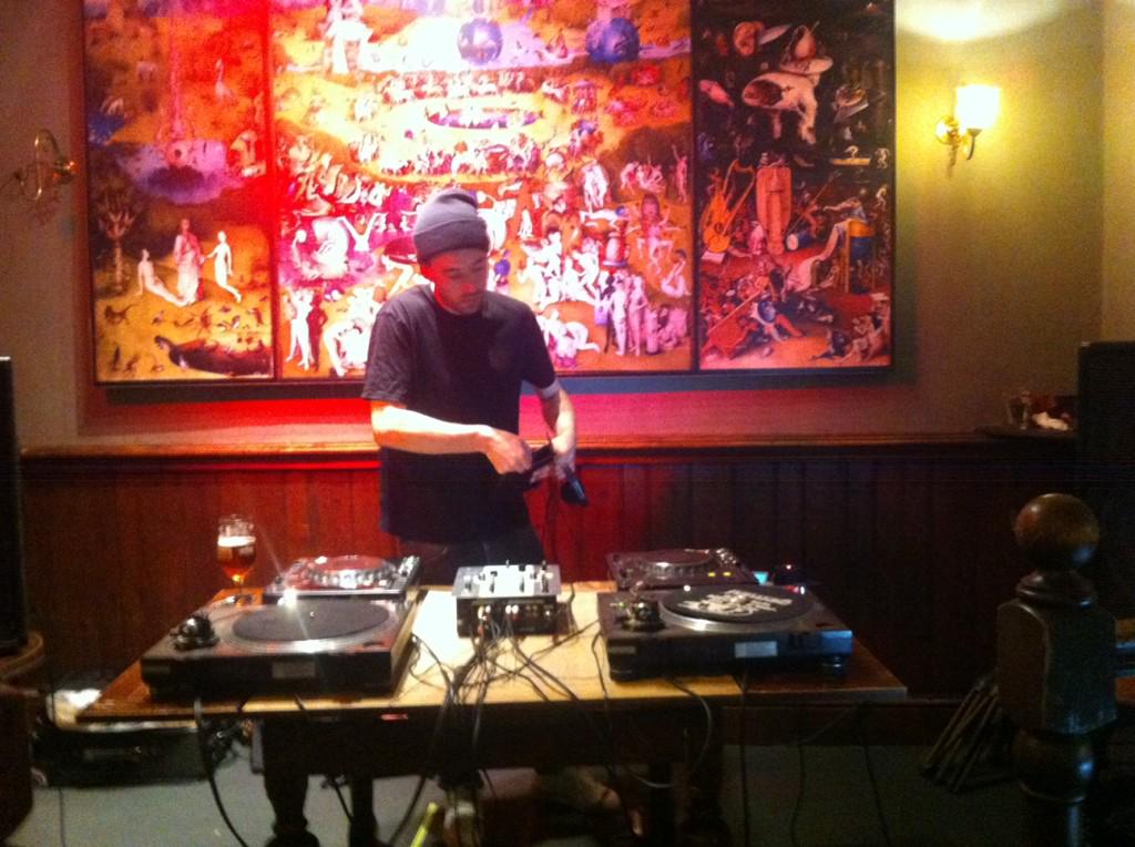 districtsounduk's tweet photo. Man like @famouseno for @somanydjs http://t.co/wAFso33eUL