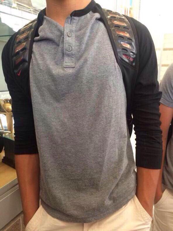 Starting_Pack's tweet photo. The "lowkey every girls weakness" Starter Pack http://t.co/pET7v524Zu
