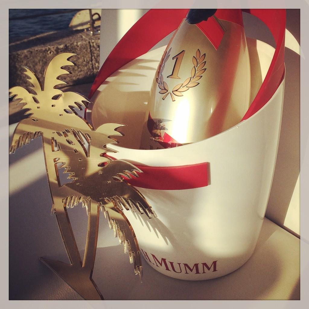 dearheartbeauty's tweet photo. Most fabulous day! Thank you @GHMUMM @CapacityR @emirates #AbuDhabiGP #MUMMF1 #IconofVictory @ShimmyBeach http://t.co/J88WJKvtJr
