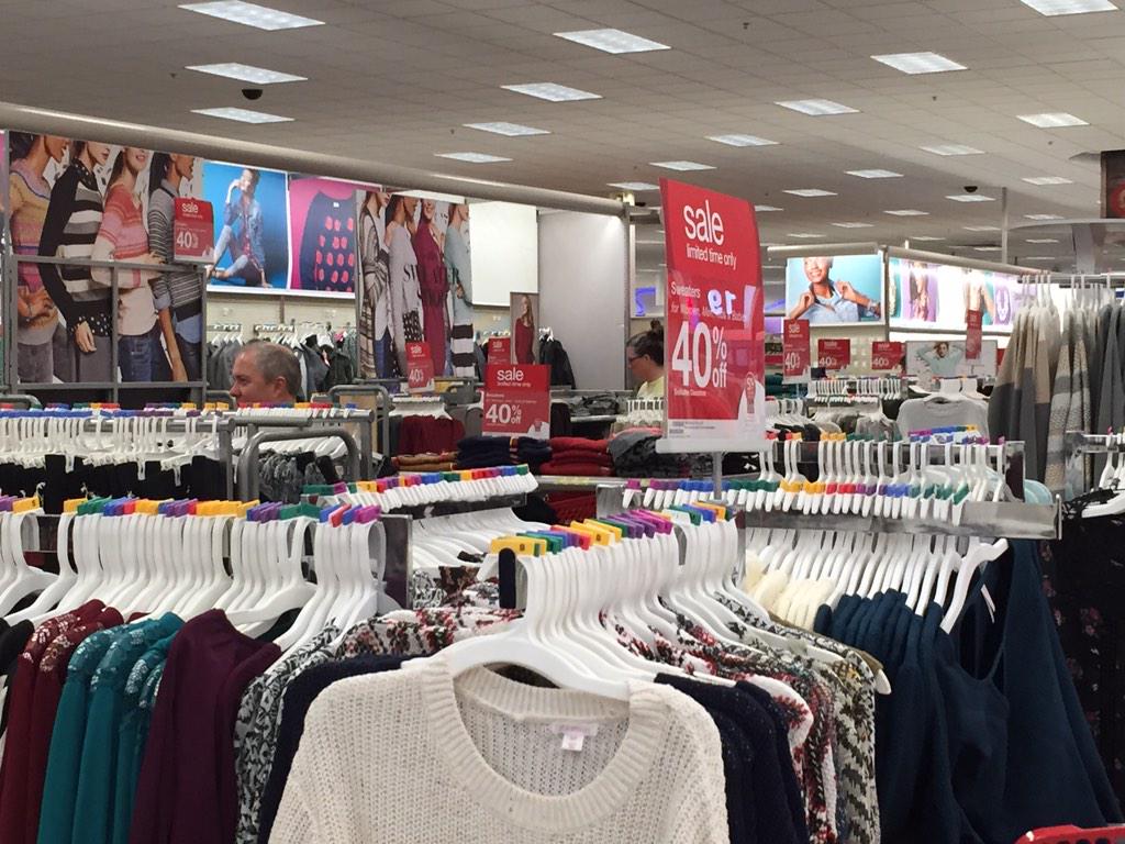 John_TargetAP's tweet photo. Turkeys, and sweaters, and trees.. Oh my! 

@ConnieDroge @dzackdz http://t.co/jmsyanvD6U