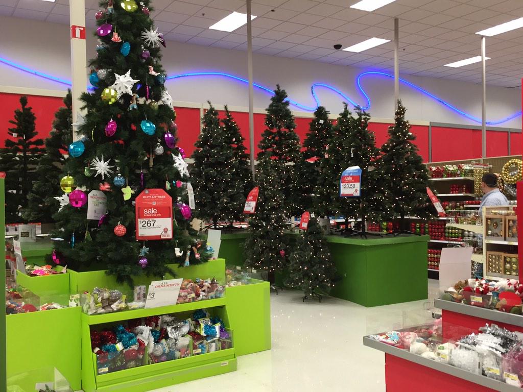 John_TargetAP's tweet photo. Turkeys, and sweaters, and trees.. Oh my! 

@ConnieDroge @dzackdz http://t.co/jmsyanvD6U