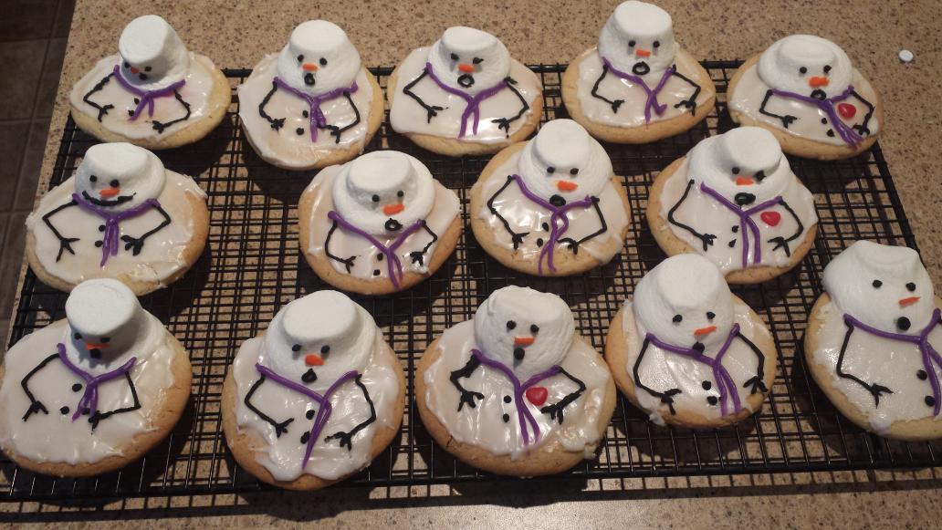 BrandiWine243's tweet photo. Had a #fun #family day of #baking #christmas #cookies! Melted #SnowmenCookies #RudolphCookies <3 @callmebigggs http://t.co/ie5mJnU7ui