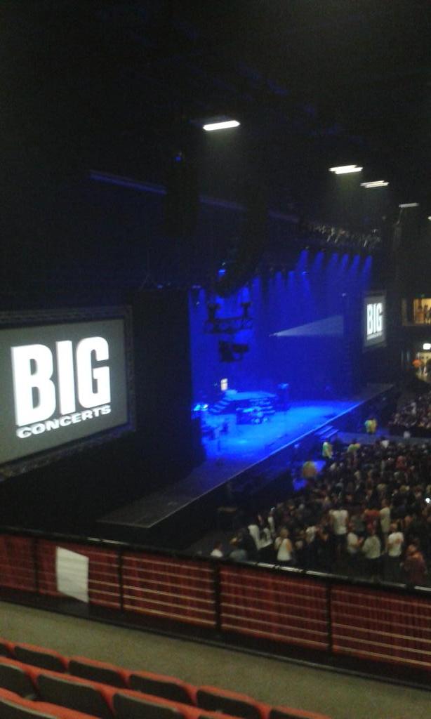IngeDykman's tweet photo. It's finally here! !! @BigConcerts @30SECONDSTOMARS #MARSinSA http://t.co/Ih8WiyB1nC