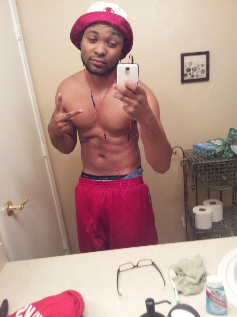 BangSquadTrea's tweet photo. @Amisso_Rege Police aint neva looked diss good lil bro lol http://t.co/WcNJxVraAB