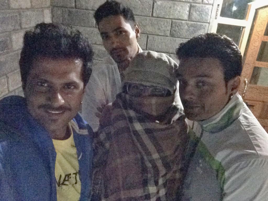 karish_matic's tweet photo. “@aamirDdalvi: Guess who'ssssss thissss...
Jaadu? Or sme Bandit Queen?😆😂@somranap @karish_matic http://t.co/8QNLuKHHr2” 😳🙈😂