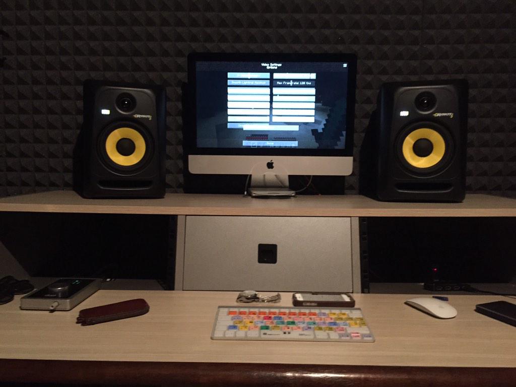 djandreasalvo's tweet photo. Guardando #MINECRAFTITA @SurrealPower http://t.co/ue9FGHJxJO