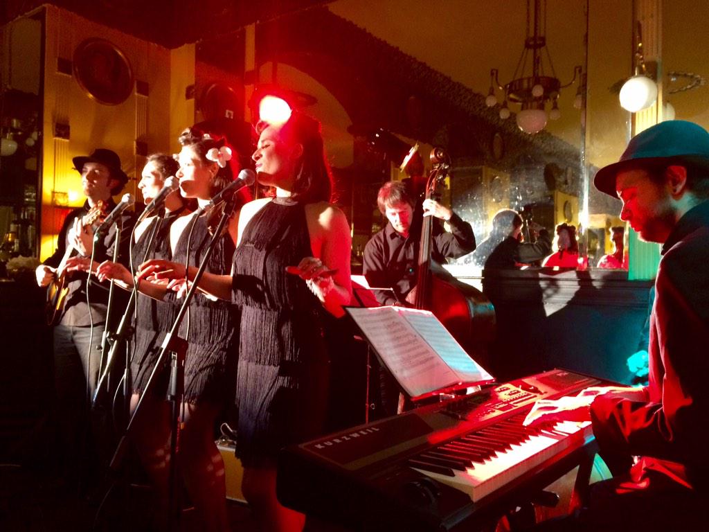 laLauraDotti's tweet photo. Great music at #caffesanmarco @TriesteSocial : @LesBabettes @Jbastianich @mikeseaymusic @FVGlive http://t.co/RBOkOtJc6G