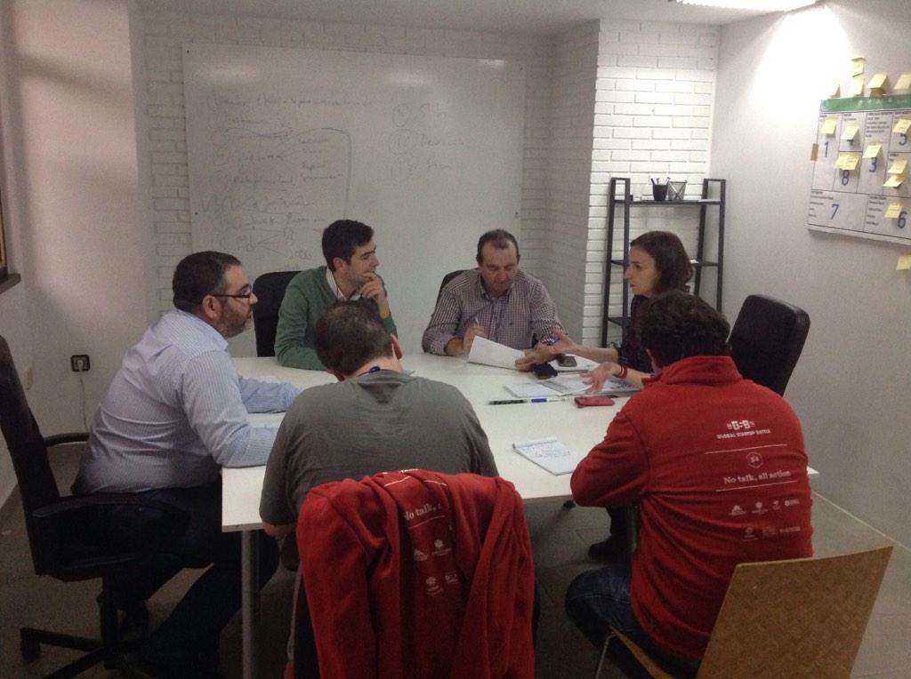 oran_g_co's tweet photo. #swodb jurado deliberando... Pero todos son ganadores? http://t.co/GcH0BpTTN2