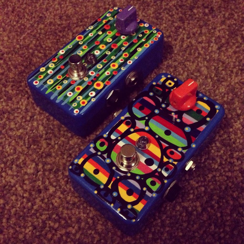 PoultoneDevices's tweet photo. Finally finished these two Trooper Boosts, painted by the amazing Laura Bennett. Nearest one is FOR SALE. DM 4 Deets http://t.co/znzQThQvsx