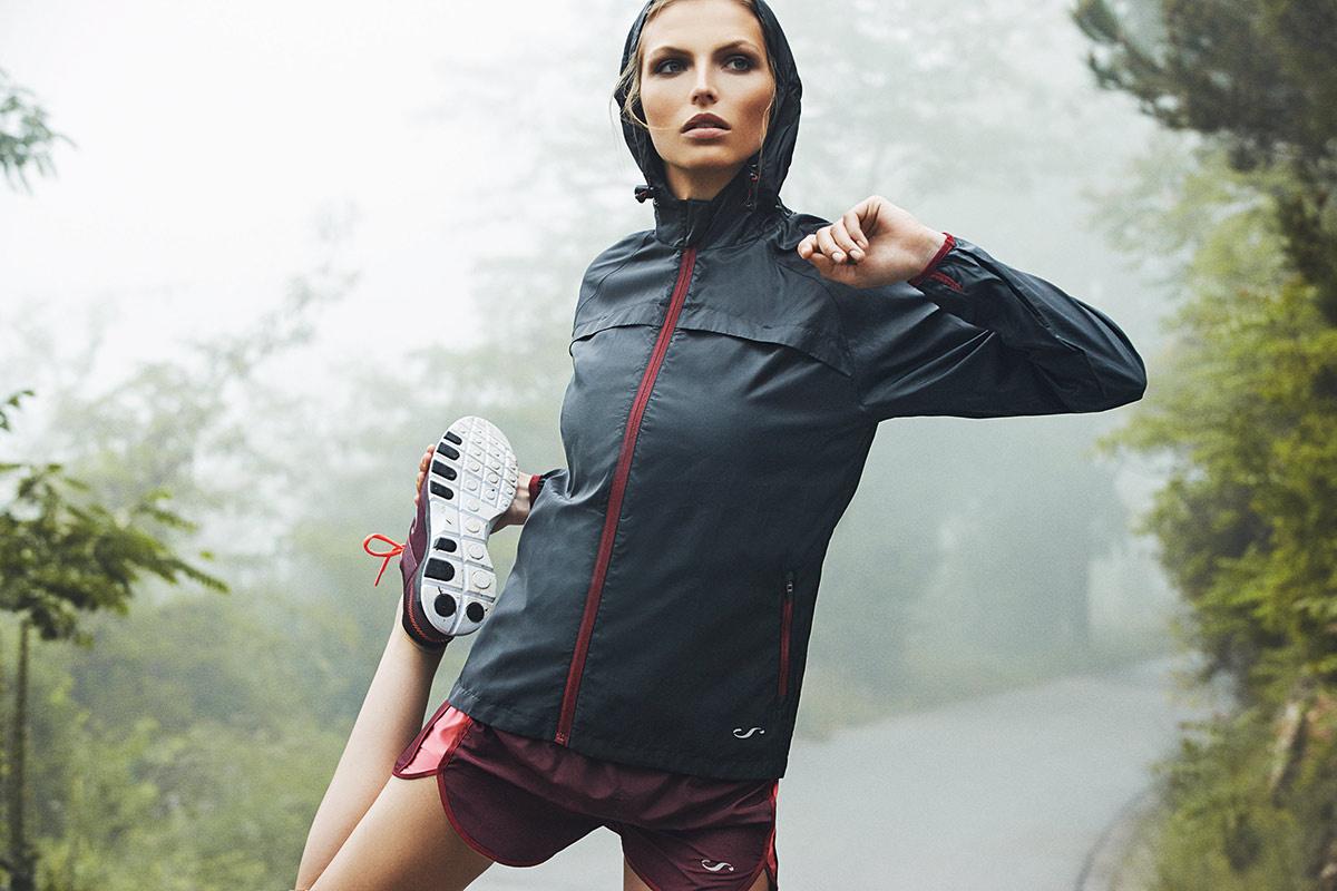 VogueSpain's tweet photo. ¿Running nocturno? Correr de noche es una necesidad derivada de una vida laboral intensa. http://t.co/6nYaUmkCRs http://t.co/LlIf0xIDGE