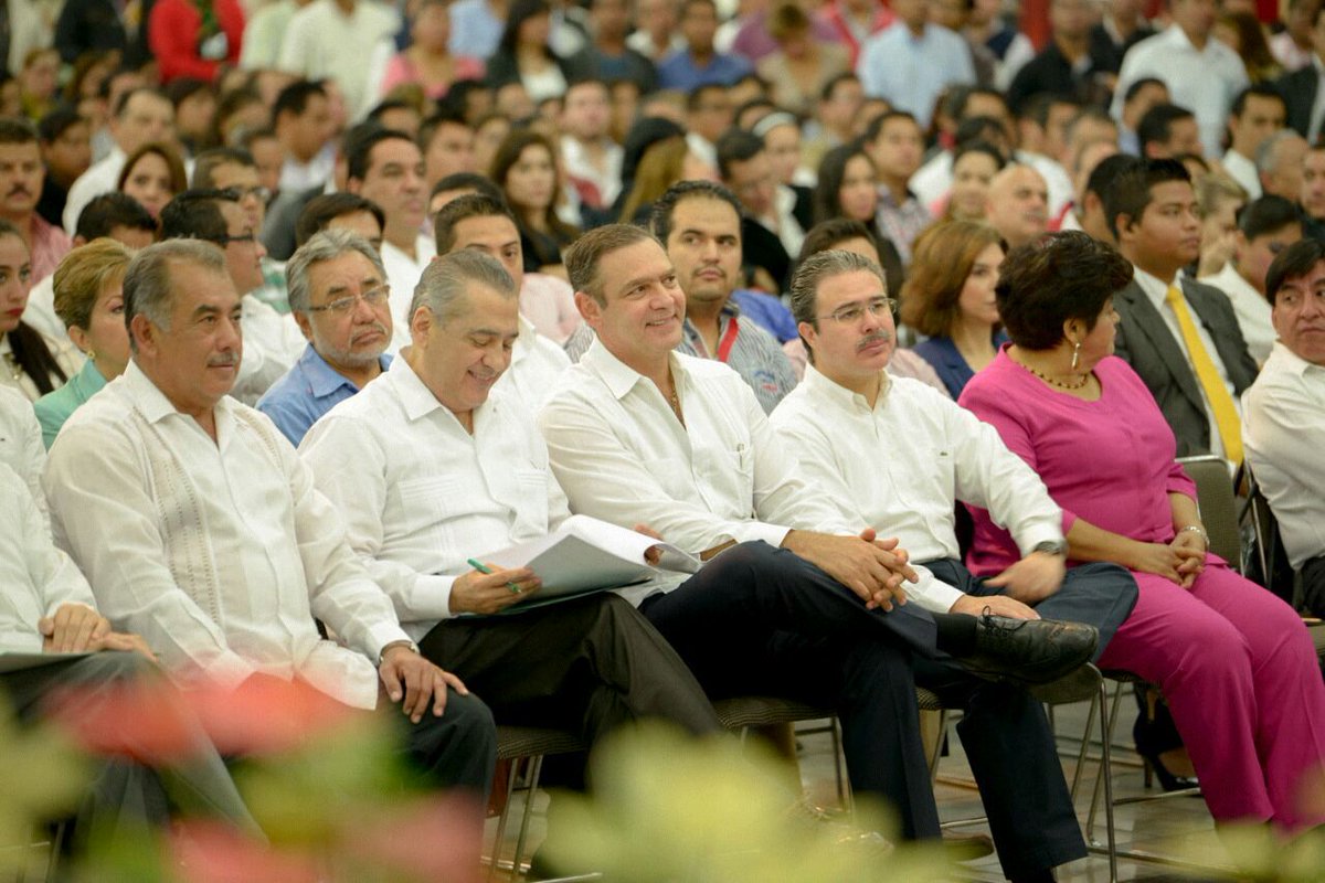 GalvezDoris's tweet photo. Nuestros amigos PRIISTAS. http://t.co/1txqCocvFp