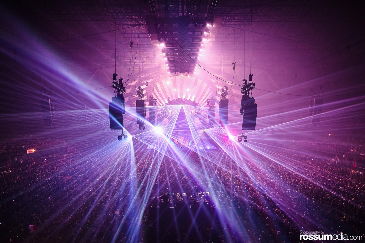 rossumedia's tweet photo. One of the craziest laser shots ever #qlimax2014 http://t.co/AXG86JMC5J