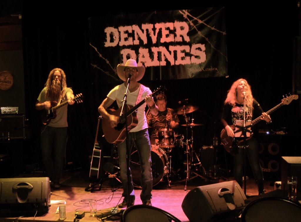 denverdaines's tweet photo. Thanks @BosBarRD for having us the weekend @OpenSailsCasey @Mitchthebrave @2locamadre .. We had a blast !! http://t.co/Uw9ShmkUFS
