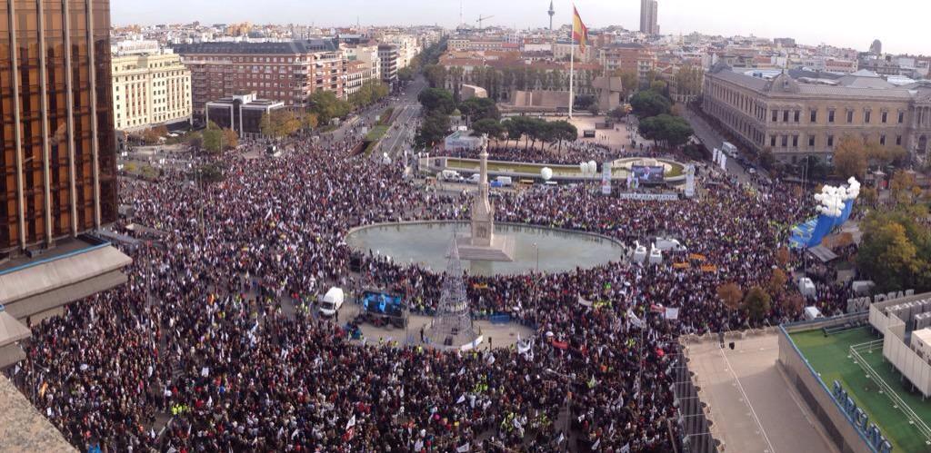 AlmuEdge's tweet photo. "@VidaPrimero: ¡Y luego diréis que somos 5 o 6!
Si el Gobierno no reacciona nos vemos el 14 de marzo. http://t.co/yyVmgbMrLP"