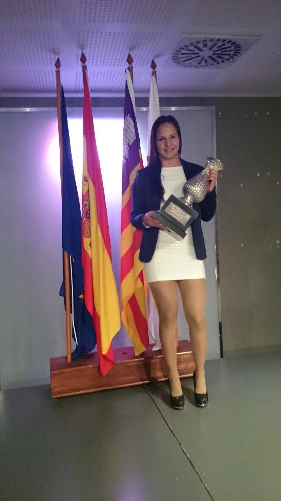 Trofeo a la mejor luchadora de la Federación Balear 2014. 
Gracias al Banco popular por hacer posible esto. 🏆😊