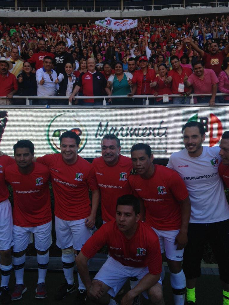 rgfernando08's tweet photo. Nuestro gobernador @AristotelesSD  demostrando su gusto por el deporte @chavizarevgdl @SANRVZ http://t.co/sddUCLX82f