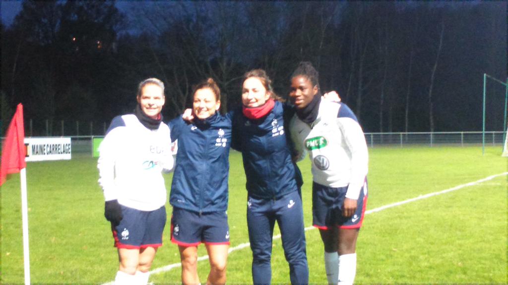 mrenault53's tweet photo. Team équipe de France féminines <3 http://t.co/ZSNVzxSg2M