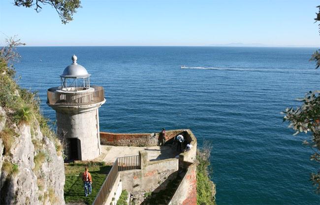 CantabriaManda's tweet photo. FARO DEL CABALLO , TE COSTARA LLEGAR PERO MERECE LA PENA ¡PRECIOSO! #Cantabria #Santoña http://t.co/ACUYnRLl15