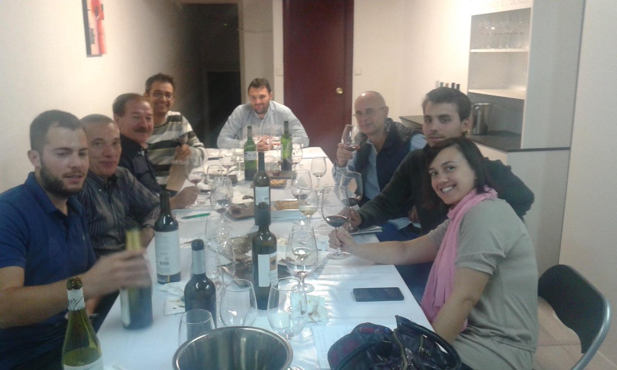 SergioBielsa1's tweet photo. #blogesenciasdelsomontano última cata del club de vinos http://t.co/yabCAfJ6we http://t.co/HmCCsK6Mkm