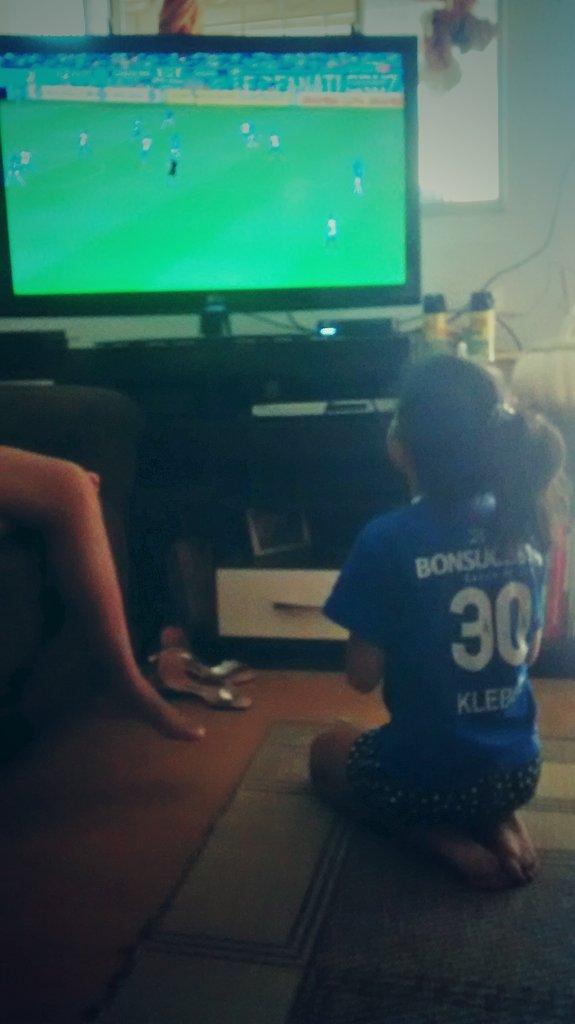 LettyRodrigue's tweet photo. Minha criança em desespero total... Fazendo suas preces pelo @Cruzeiro #VemTetra #FechadoComOCruzeiro http://t.co/QwIVixuYZr
