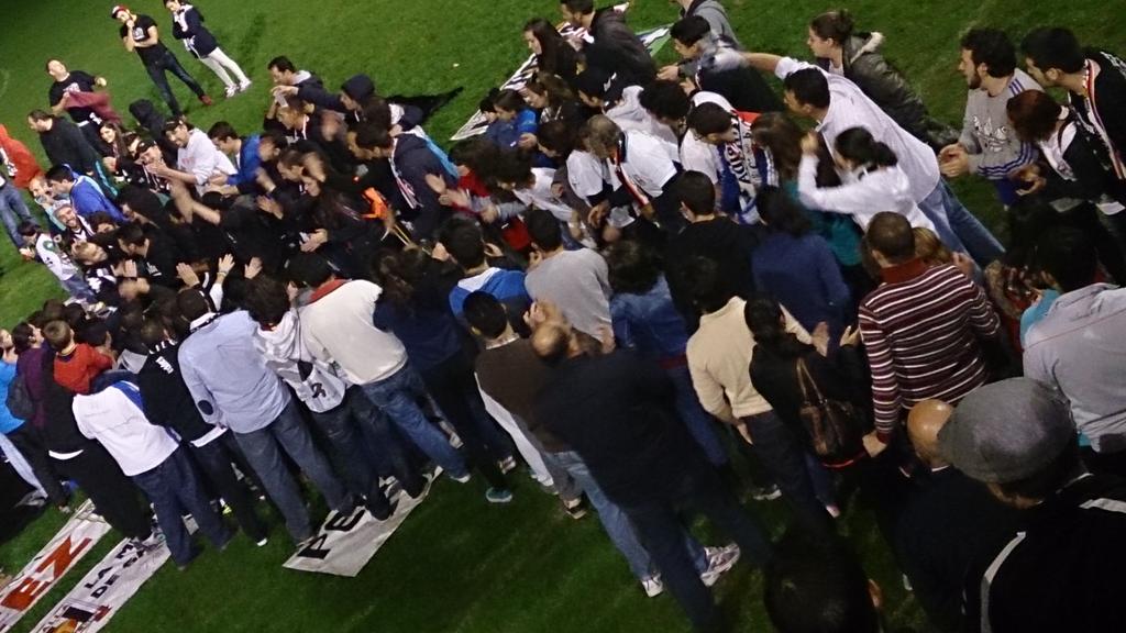 MAYMA61's tweet photo. A @zicco20. Haciéndole el pasillo su afición.Otra fiesta del @Merida_AD .Bien Cristo por echarle tantas ganas. http://t.co/QxbzxrUPd2