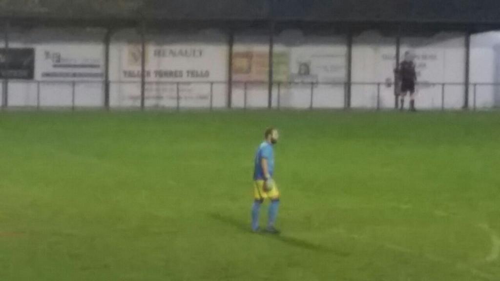 CD__GUADIARO's tweet photo. Felicitar a nuestro portero Alan que ha debutado en la tarde de hoy con su CD Guadiaro.

Muchaa felicidades Alan !!! http://t.co/b5FwhNFnaD