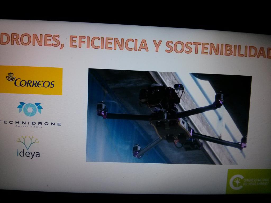 ideyared's tweet photo. Ultimando la presentación que realizaremos mañana junto a @Technidrone en el #Conama2014  @info_conama http://t.co/upQixDAYfX
