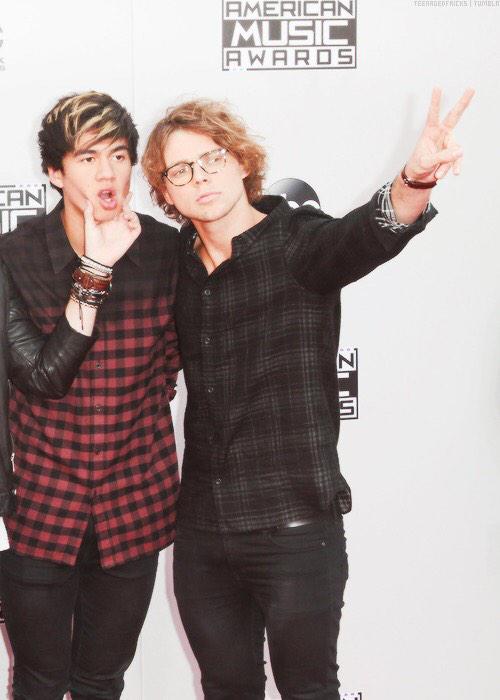 Calum. (@fclsehood) on Twitter photo 