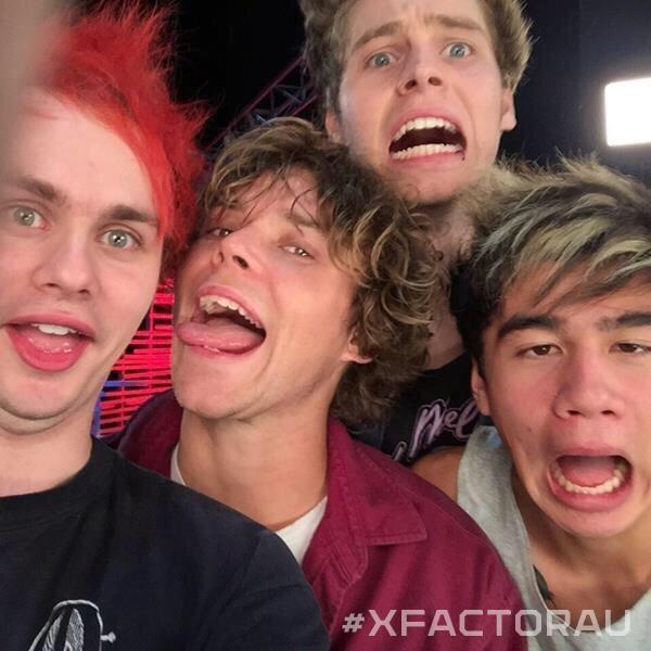 expt624's tweet image. Squad goals 

Vote @5SOS New Artist of the Year #AMAs