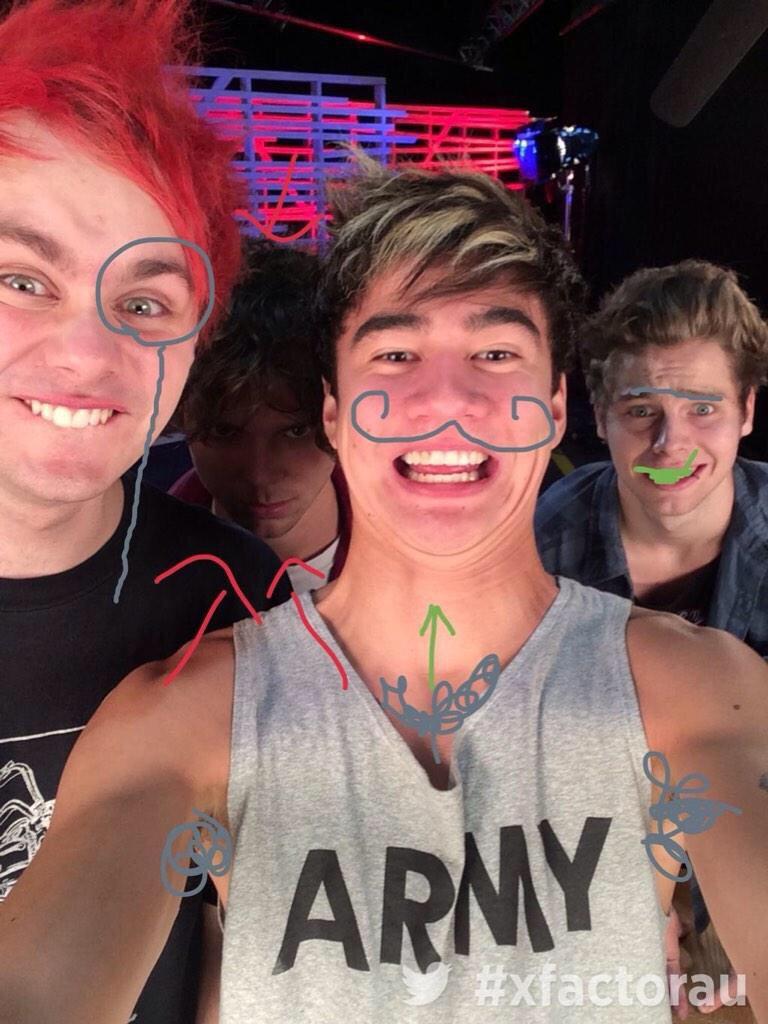expt624's tweet image. Squad goals 

Vote @5SOS New Artist of the Year #AMAs