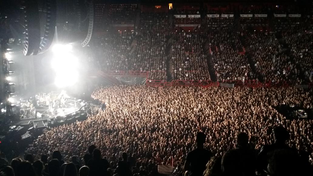DreyFeuillie's tweet photo. Love My Job! #PublicHysteria #FullArena #Bercy #StrutTour #LennyKravitz http://t.co/2KOEo6w7fi