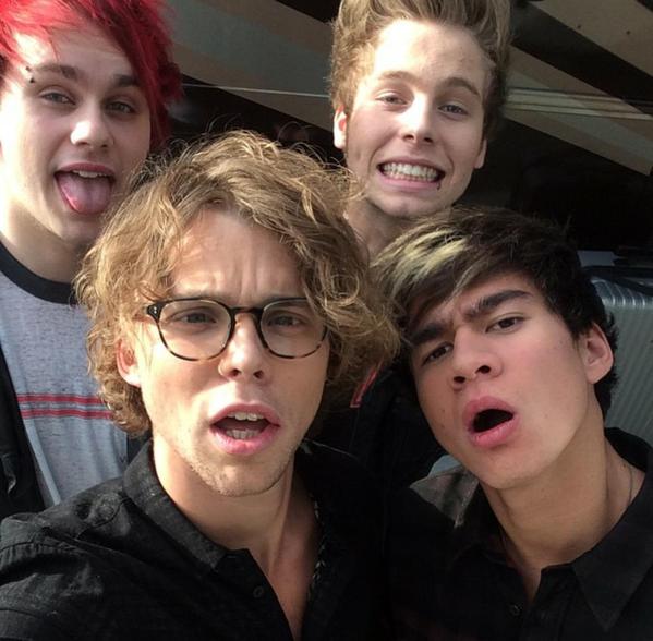 Calum. (@fclsehood) on Twitter photo 