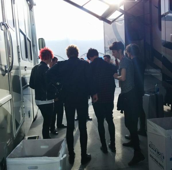 Calum. (@fclsehood) on Twitter photo 