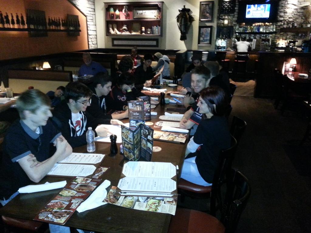 Smugglinrum's tweet photo. going to worlds courtesy of the entire cog dynasty #PRINCECOG #QUEENCOG #KINGCOG http://t.co/4zaxU5DTZ8