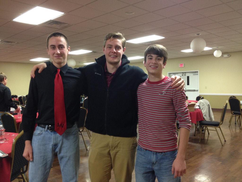 zachbeitel17's tweet photo. Rt if this is a force to be reckoned with. @tturch21 @Fing27 #trainerdan #lightningsloth #zachyfootball http://t.co/pwTf2wNfDZ