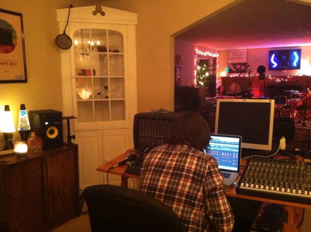 LiveBurghStudio's tweet photo. Sunday mix - with @jleya95 http://t.co/iiKzQLKUsV