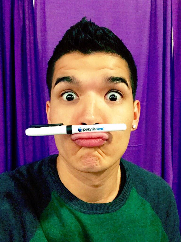 AlexWassabi's tweet photo. Signing stuffs at @playlistlive 📝 http://t.co/M9wvAD7ZSb