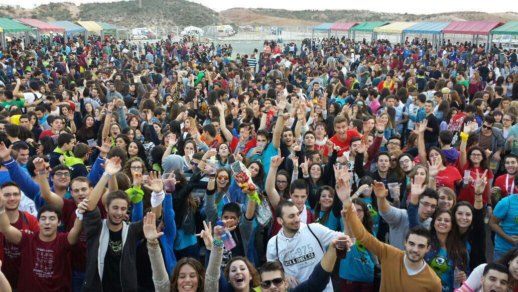 lorena_bq's tweet photo. #PaellasCiencias2014 vs #"Paellas"Informática Apenas hay diferencias, si las encontrais avisad!! #TuitSerio http://t.co/npPPyvrlQ4