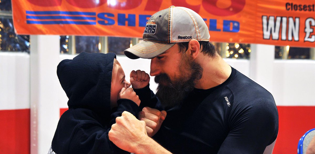 Great photo from @woolster80 of <a href="/zomastersinker/">Cullen Eddy</a> being taken on in the signing session tonight