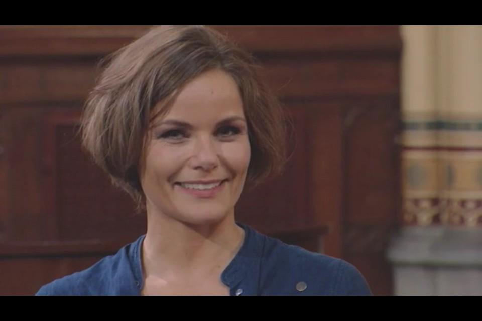 FM_FLEVA_LOVE's tweet photo. Op 6 december is @angelaschijf om 21.15 tezien in "Sterren op het doek". Zeker kijken op die zaterdag op NPO2! http://t.co/kJl6kxJMHc