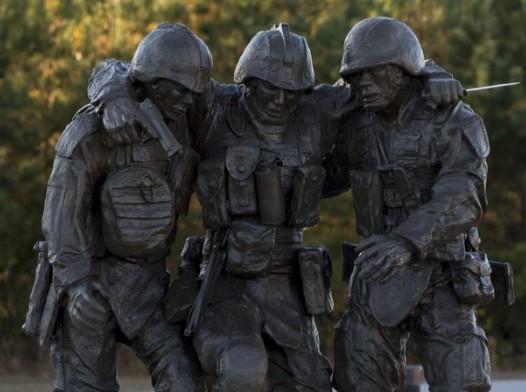 GinaAHarkins's tweet image. Gold Star dad turns iconic pic of #Marines in Fallujah, #Iraq into statue at @CampPendletonCA. marinecorpstimes.com/story/military…