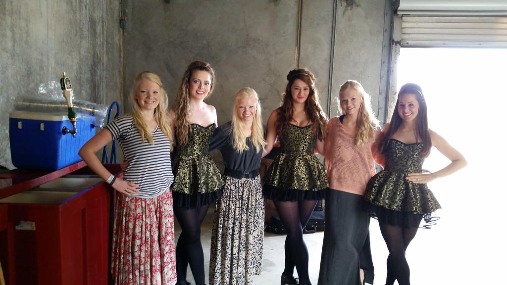 IrishEchoesBand's tweet photo. Lovely meeting the @GothardSisters this weekend at @Lannadoo. Such talent and beauty! http://t.co/mcsZ11aD4d