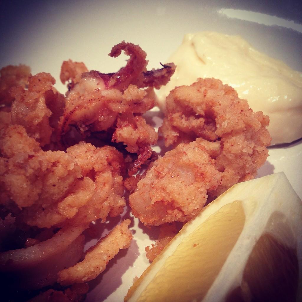 eatsleep_wine's tweet photo. My fav #winepairing of day. @camelwinemaker CamelValley Brut. Great acidity cuts through fried calamari perfectly! http://t.co/dasofI8upE