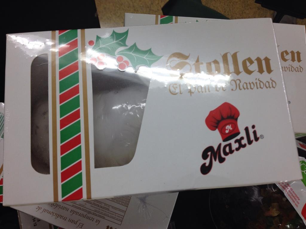 Lapizysarten's tweet photo. #Navidad comienza cuando me encuentro con esta delicia de #stollen #Maxli @panaderiamaxli en @PlaceresCarulla http://t.co/NVKyTlU7oN