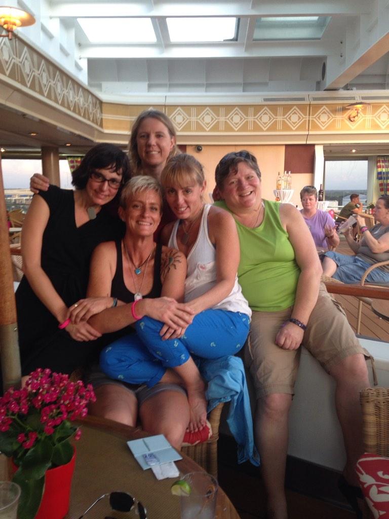 christitris's tweet photo. Look out @TheBonnieRaitt here we come!! @OliviaTravel @SheWired http://t.co/q5MPNongKU