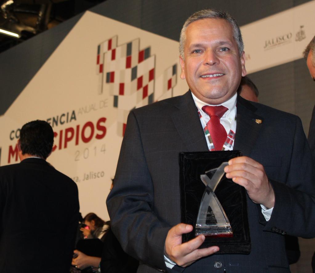 gustavotampico's tweet photo. Reconocimiento @CONAMM a @GobTampico nos obliga a redoblar esfuerzos #CAM2014 #Tampico http://t.co/TEgRcvwudO