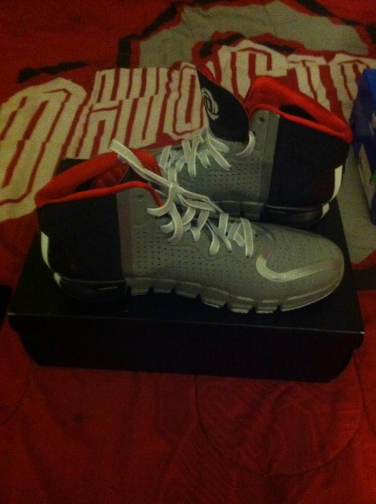 CMacs_Mobsters's tweet photo. New kicks...D rose 4's and attitude vulc's http://t.co/628MnsmN9O