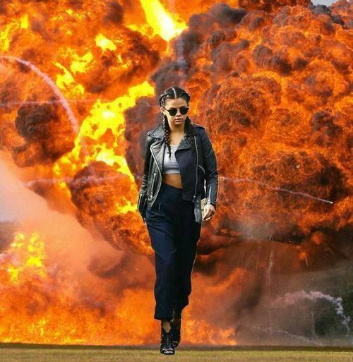 ilivef0rSel's tweet photo. SELENA TERMINANDO A APRESENTAÇÃO http://t.co/rYJil8qbOR