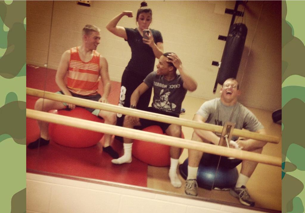fwezyfbabyy's tweet photo. #thesquad #mybros http://t.co/wA2MhiWOWt