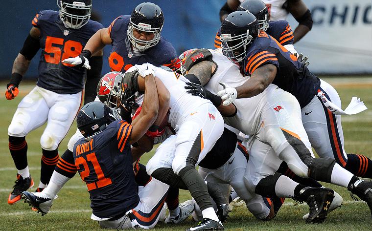 ChicagoBears's tweet photo. #Bears turn takeaways into 21-13 win over the Buccaneers at Soldier Field. Game Recap: http://t.co/HYgSbwqwl8 http://t.co/6zryQDFAqo